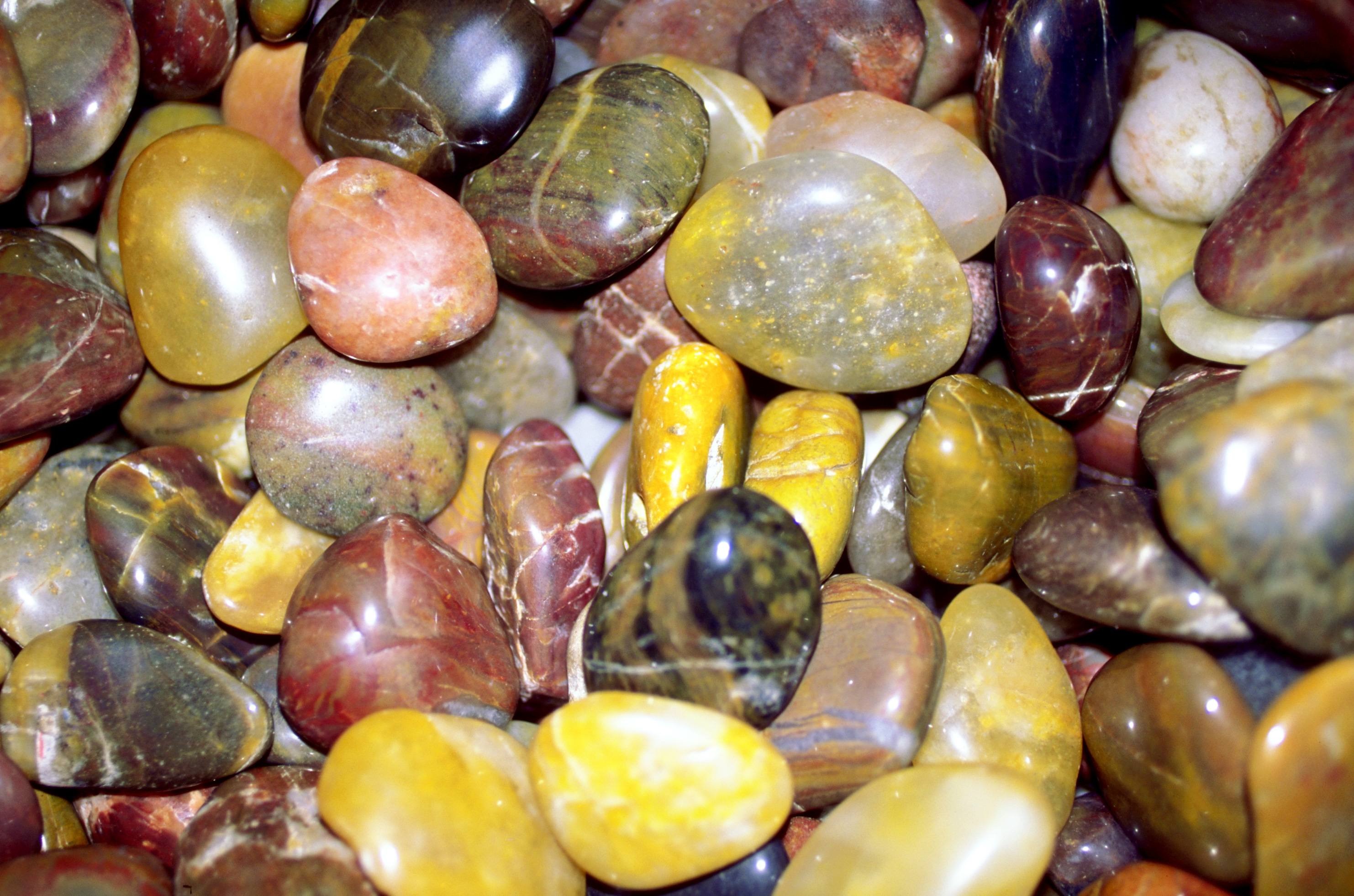 供应白色鹅卵石-深圳纯白色鹅卵石-机制白鹅卵石6y