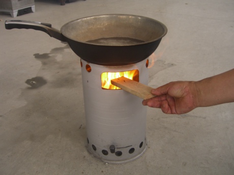 烧湿柴的柴火气化炉图片